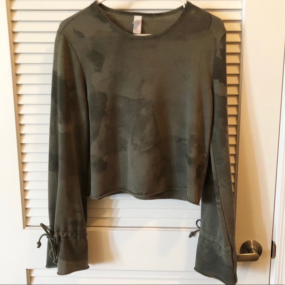 ◾️◾️ALTERNATIVE APPAREL CAMO TOP◾️◾️